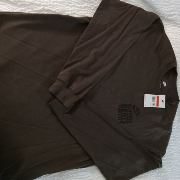 Brown Nike Long Sleeve T Shirt SZ L  "NOTHING BEATS THE CITY" - Picture 1 of 3